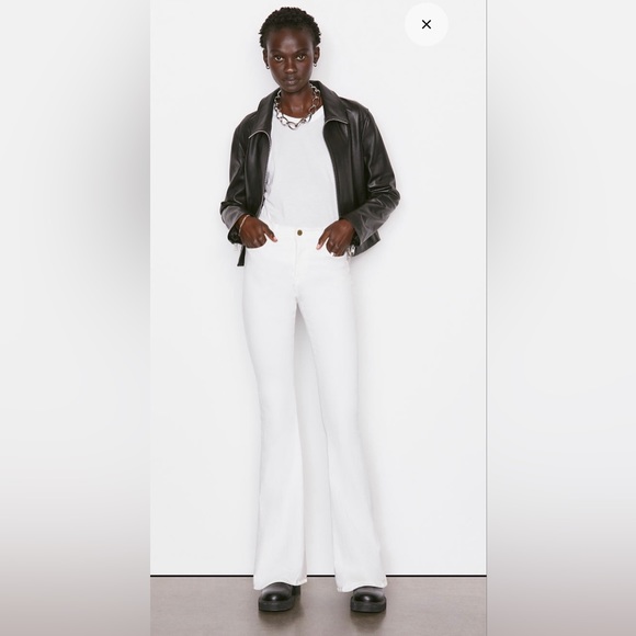 Frame Le High Flare in Blanc, size 24